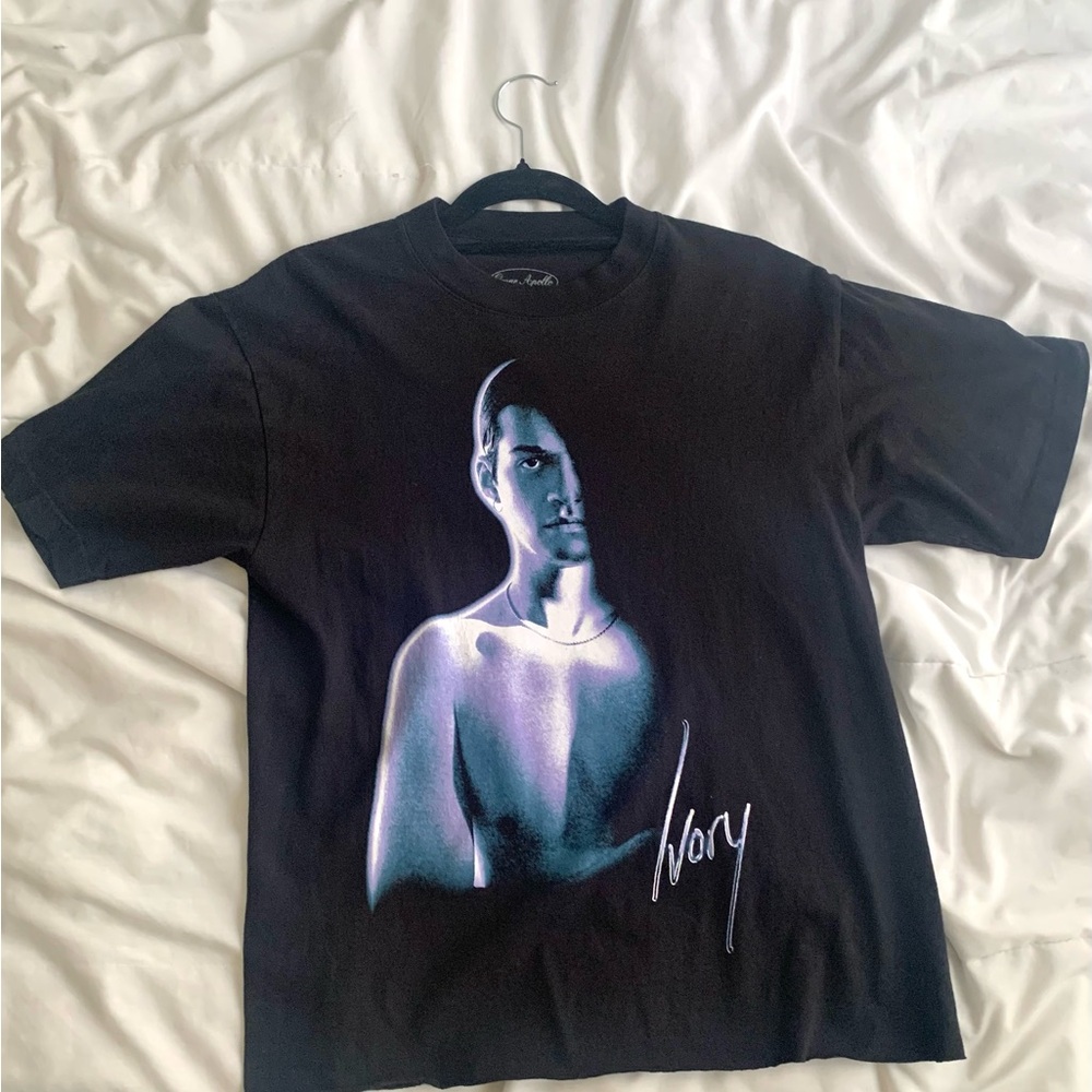 Omar Apollo ivory merch  T-Shirt